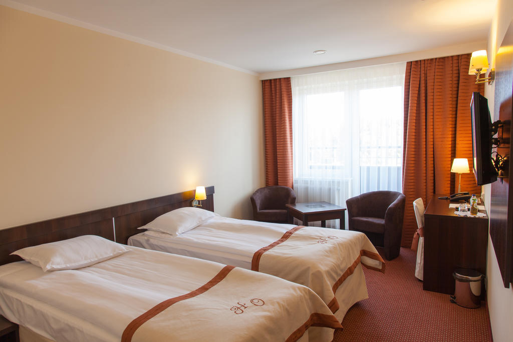 Hotel Ostrawa Wodzisław Śląski エクステリア 写真