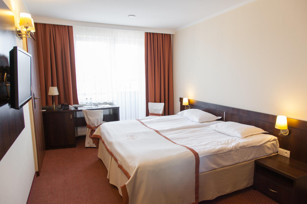Hotel Ostrawa Wodzisław Śląski エクステリア 写真